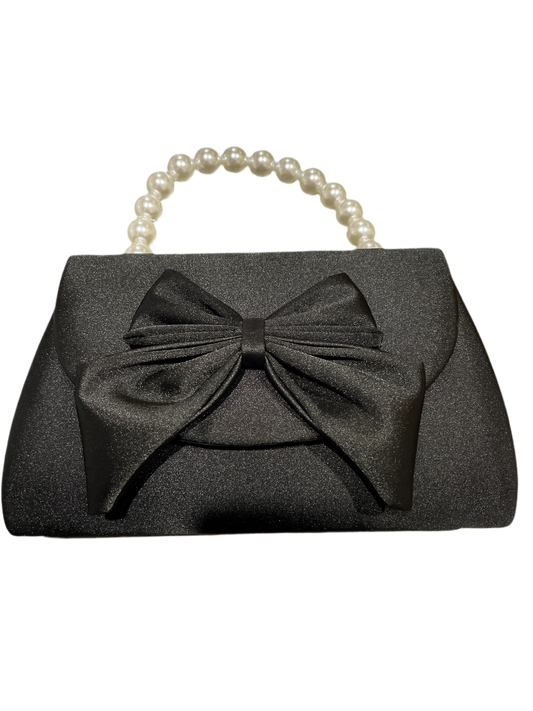 Bolso Negro y Perlas