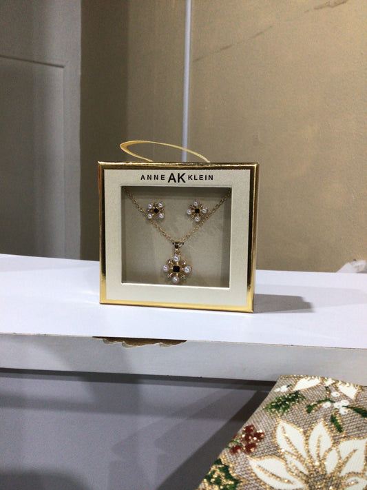 Set Collar y Aretes Anne Klein